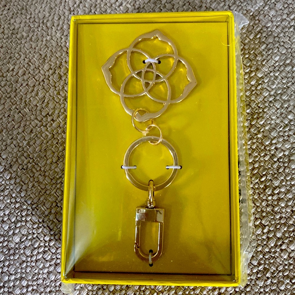 Kendra Scott key fob Dira medallion